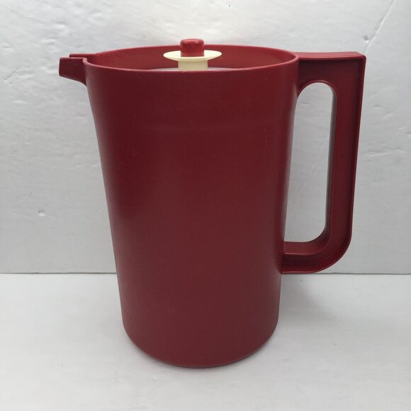 Vintage Tupperware 1.5 Quart Red Pitcher 1676-1 Push Button Seal Lid - Picture 2 of 16